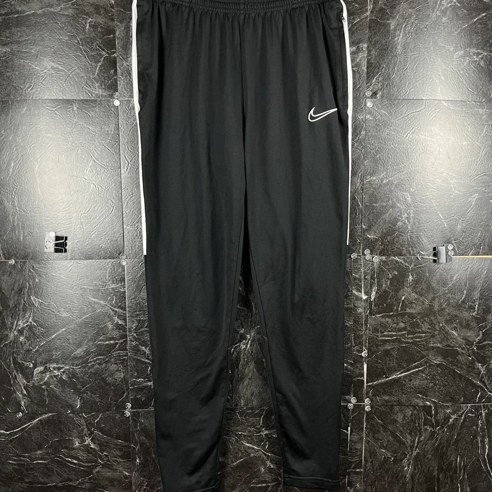 Nike Men's Black Dri-Fit Track Pants Medium